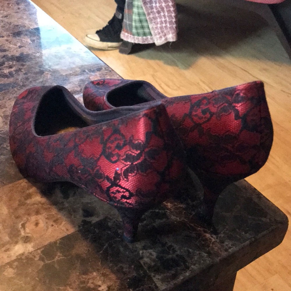 High heels - Picture 2 of 2